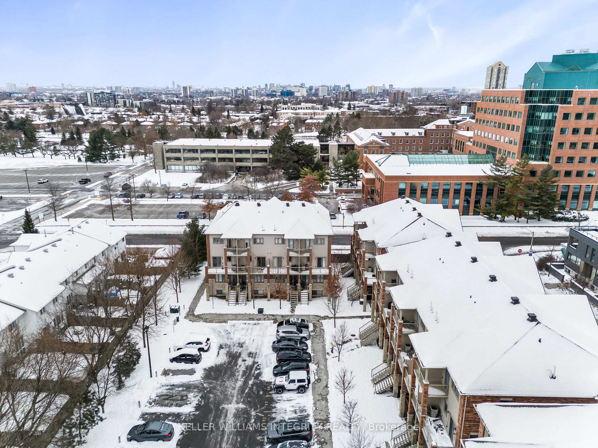 Photo 11 of Unit 18, 176 Den Haag Drive, Ottawa, Carson Meadows — HOMEH