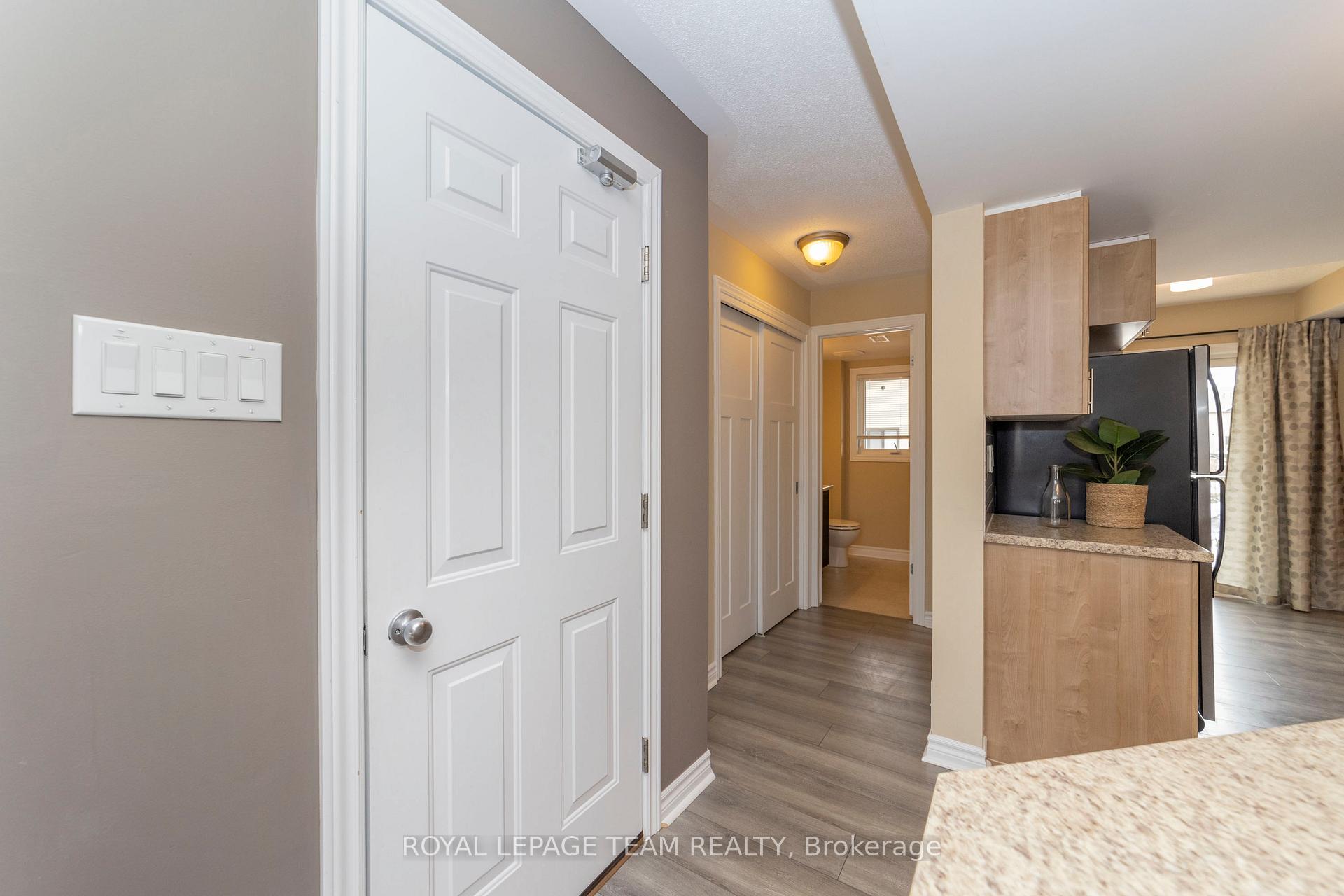 Photo 3 of Unit B, 1122 Klondike Road, Ottawa, Kanata - Morgan's Grant/South March — HOMEH