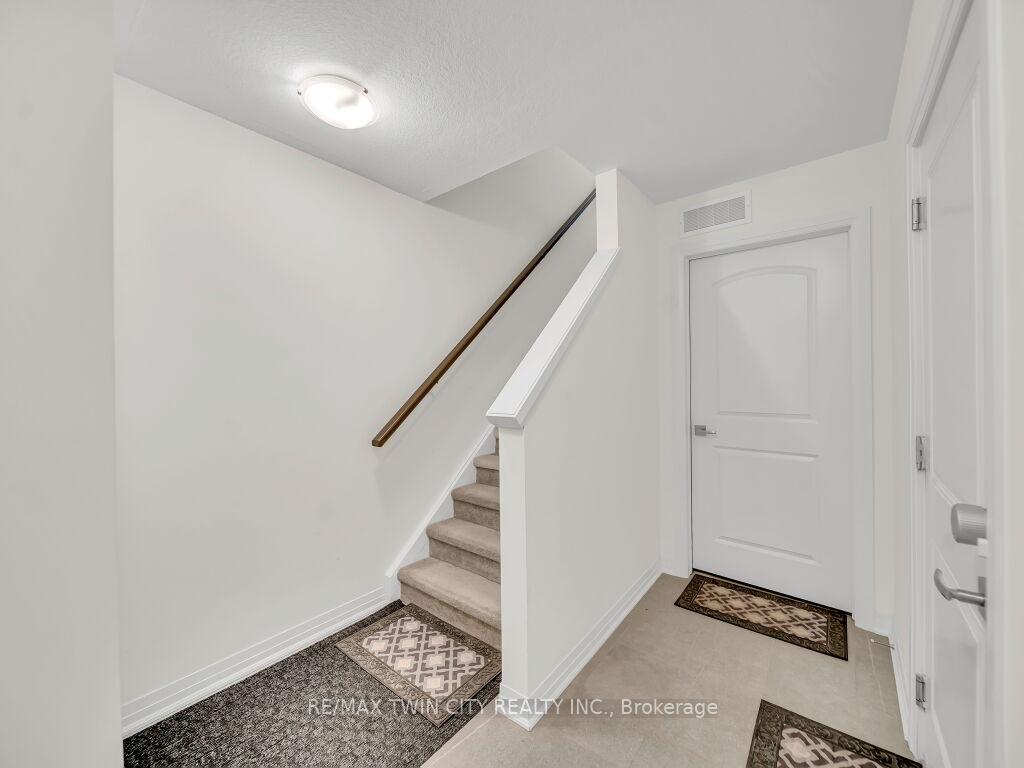 Photo 4 of 27 Valencia Avenue, Kitchener — HOMEH