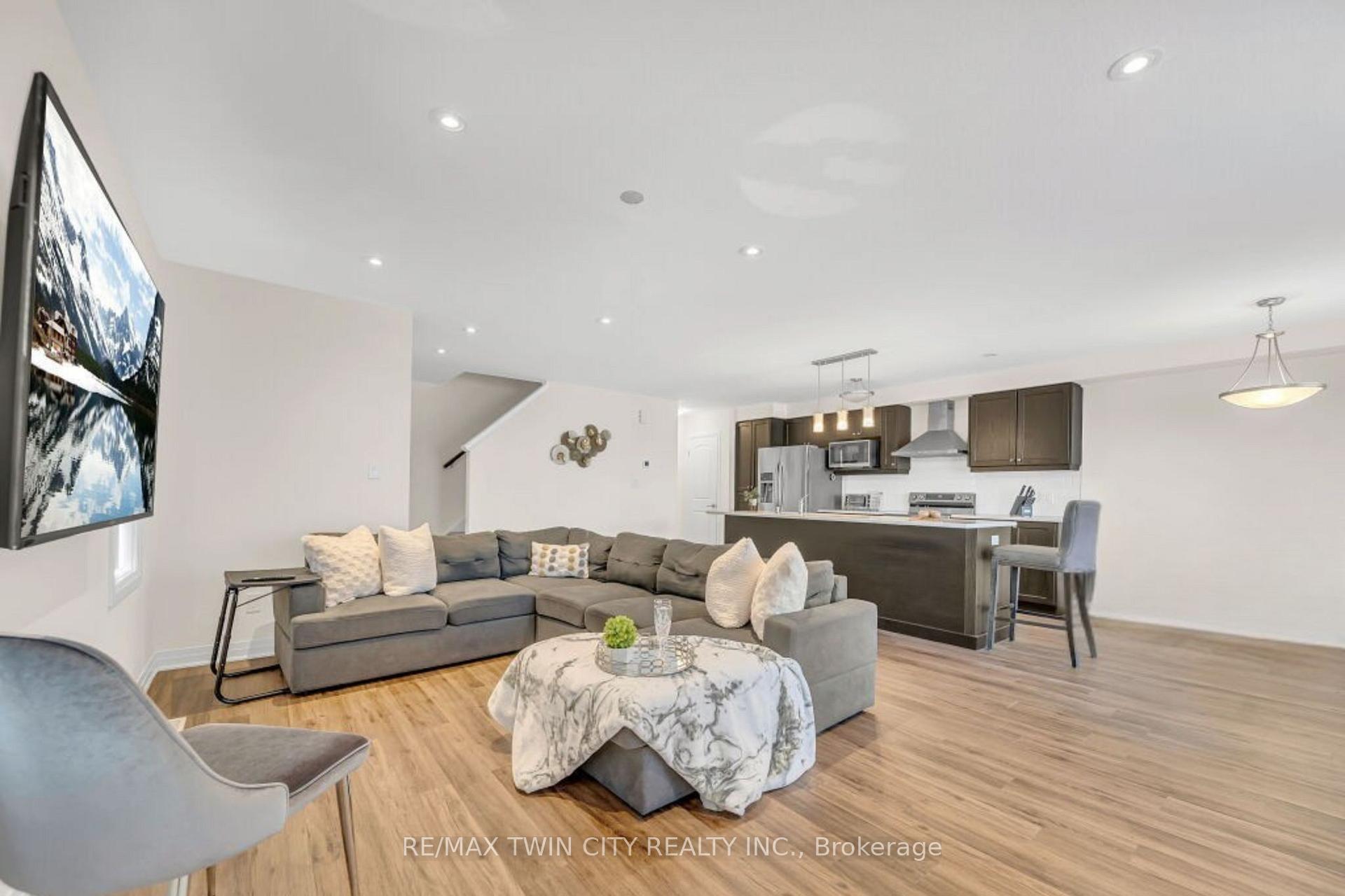 Photo 5 of 27 Valencia Avenue, Kitchener — HOMEH