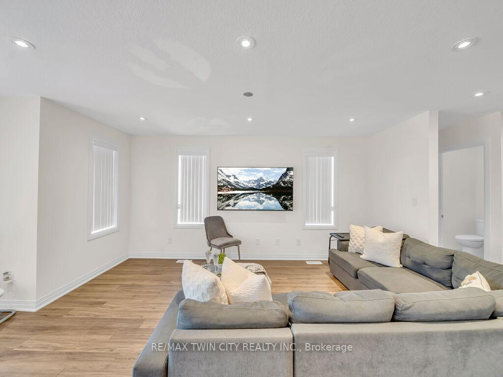 Photo 7 of 27 Valencia Avenue, Kitchener — HOMEH
