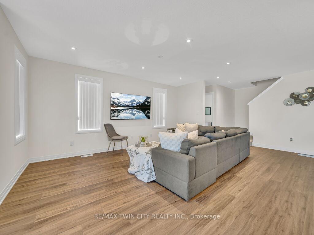 Photo 8 of 27 Valencia Avenue, Kitchener — HOMEH