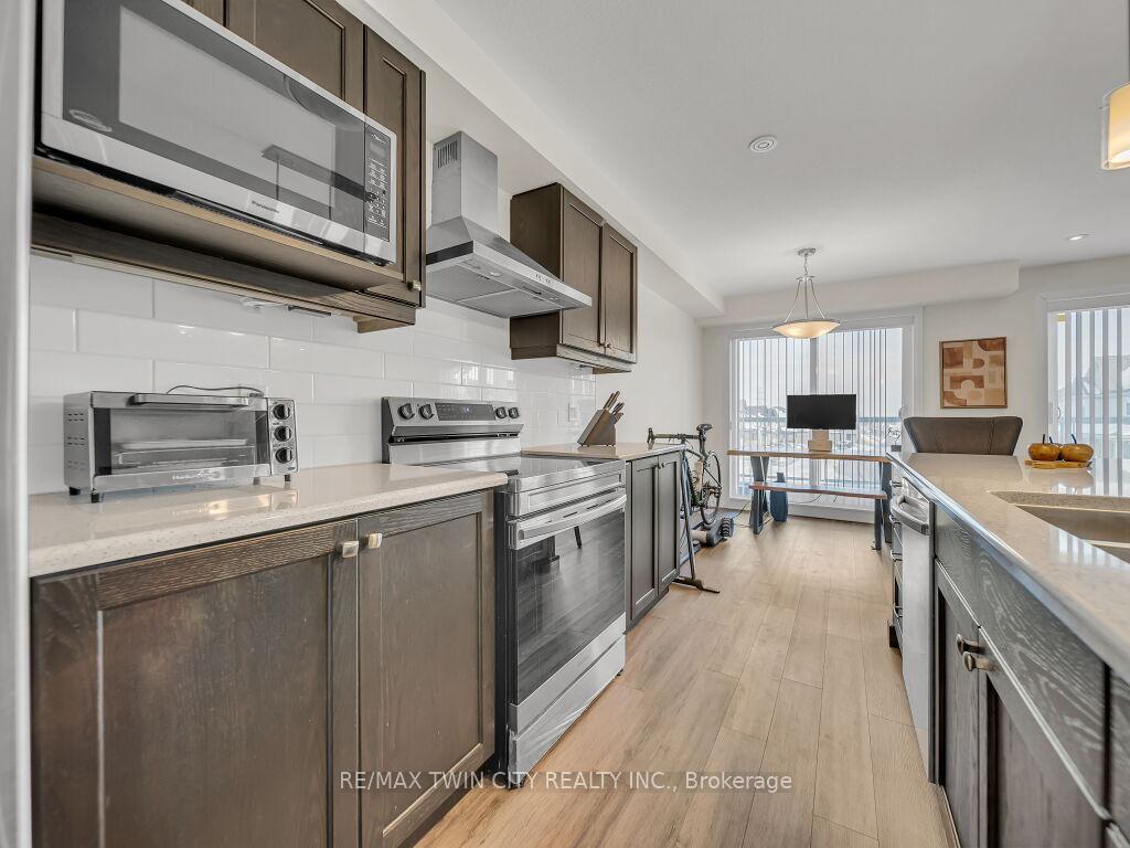 Photo 10 of 27 Valencia Avenue, Kitchener — HOMEH