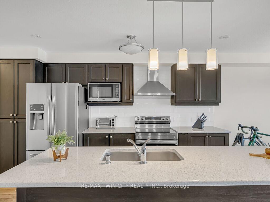 Photo 11 of 27 Valencia Avenue, Kitchener — HOMEH