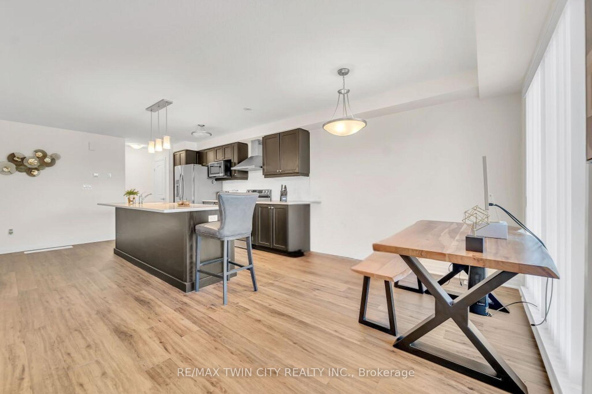 Photo 13 of 27 Valencia Avenue, Kitchener — HOMEH