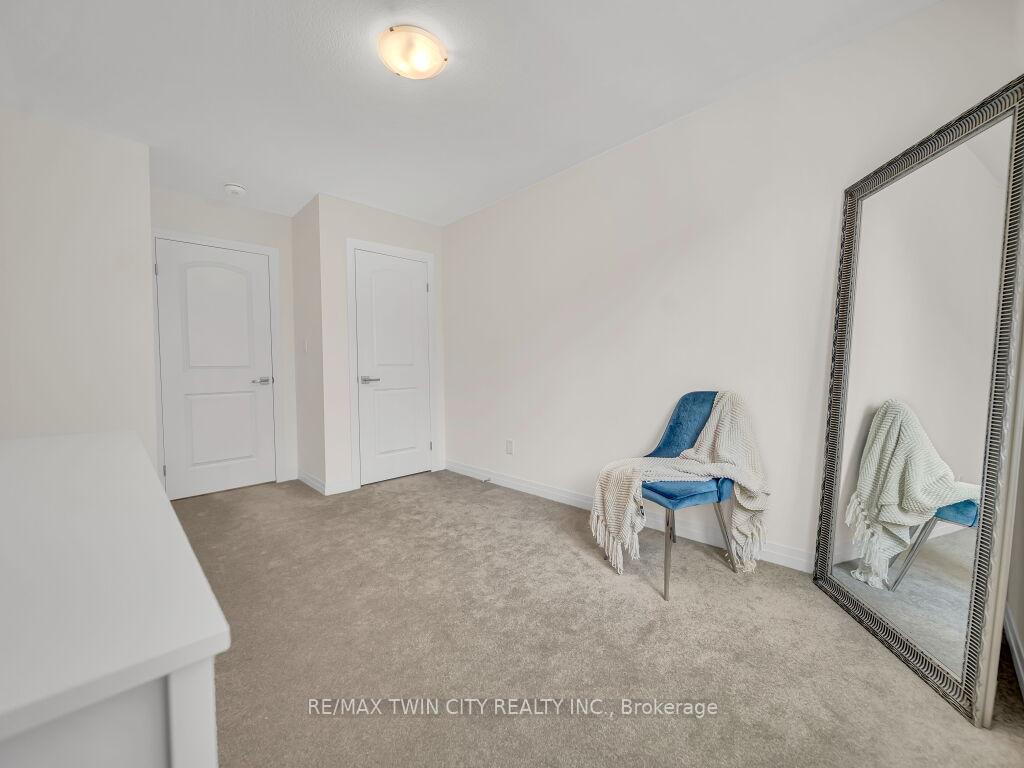 Photo 23 of 27 Valencia Avenue, Kitchener — HOMEH
