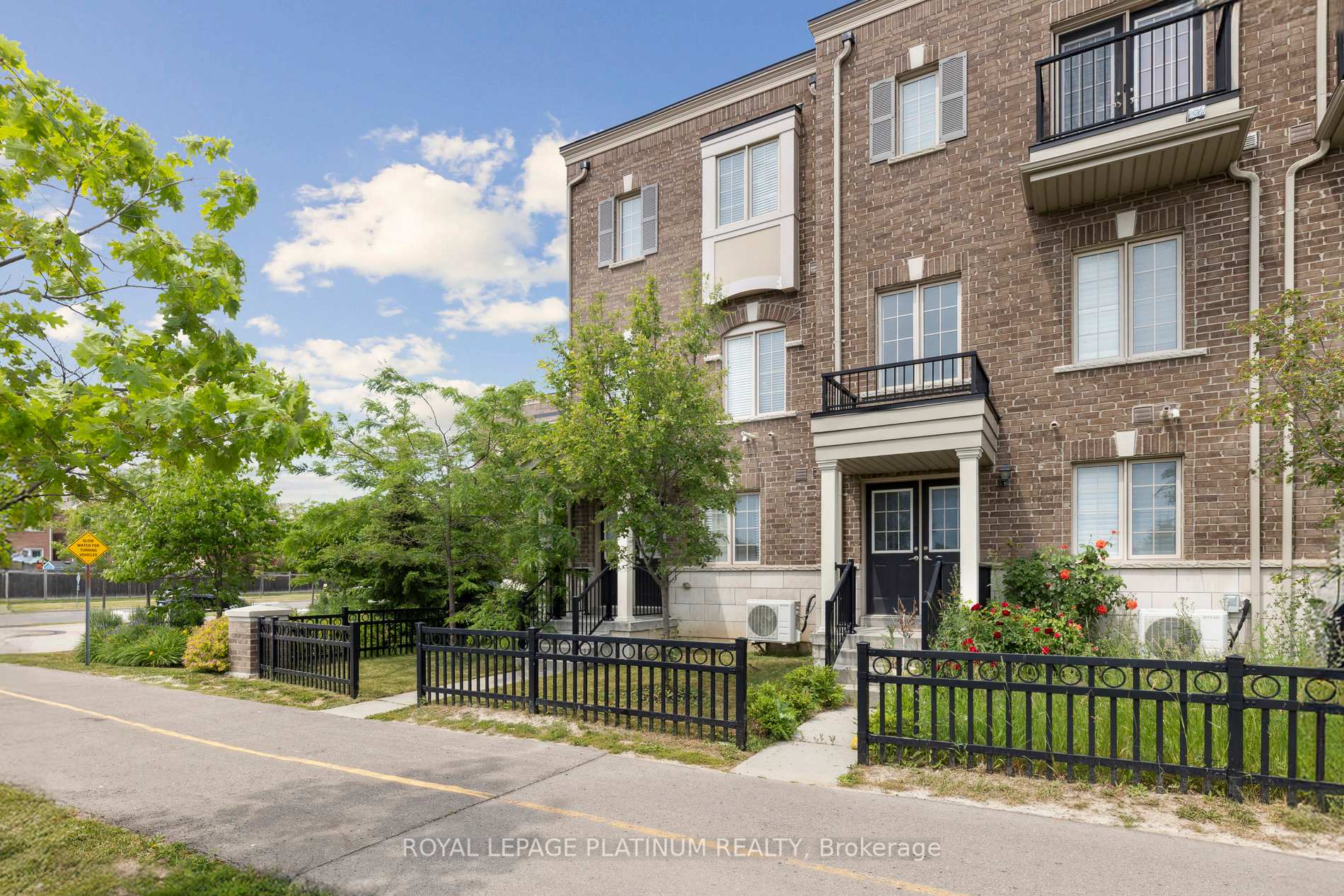 Photo 6 of 98 Ferris Square, Clarington, Courtice — HOMEH