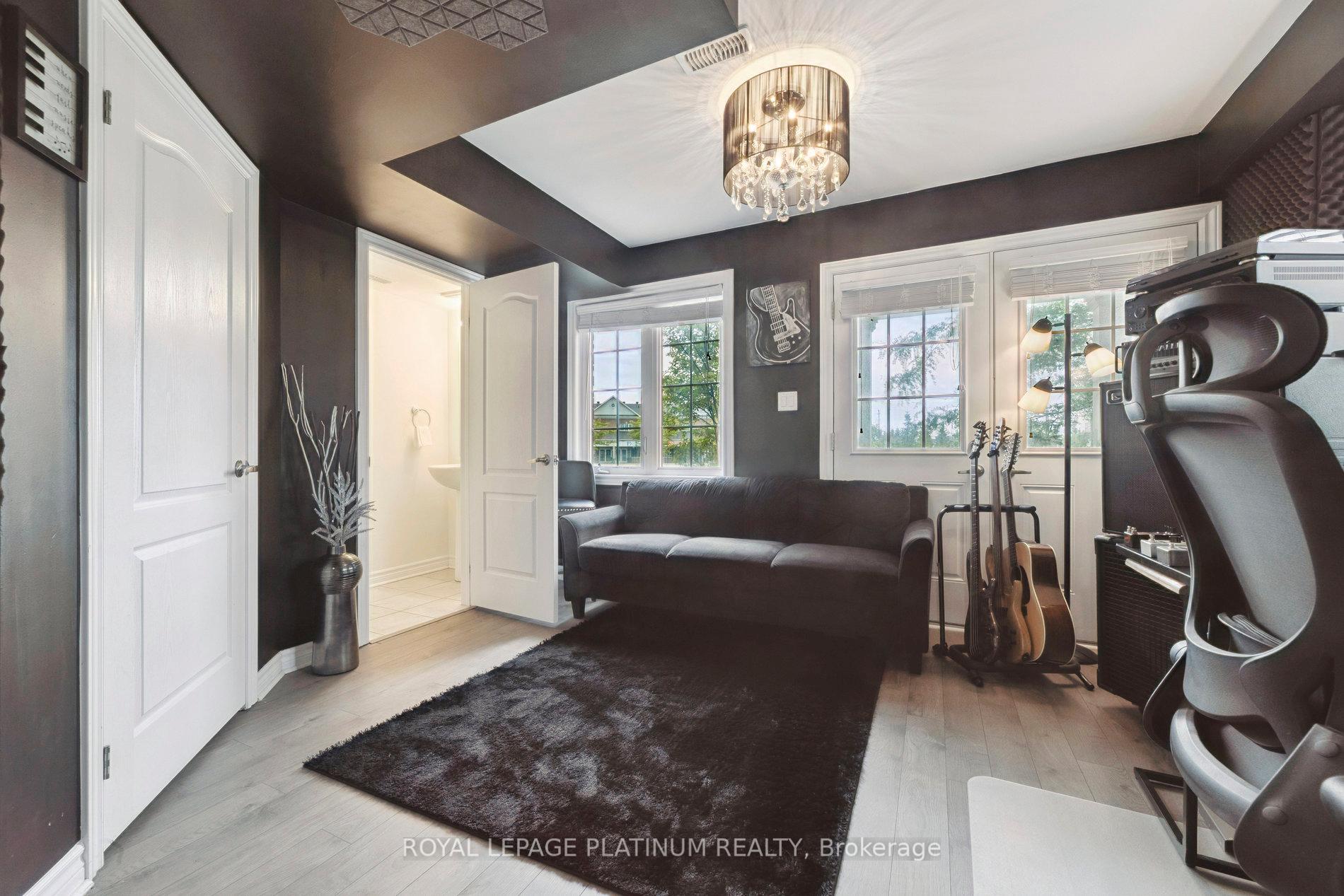 Photo 10 of 98 Ferris Square, Clarington, Courtice — HOMEH