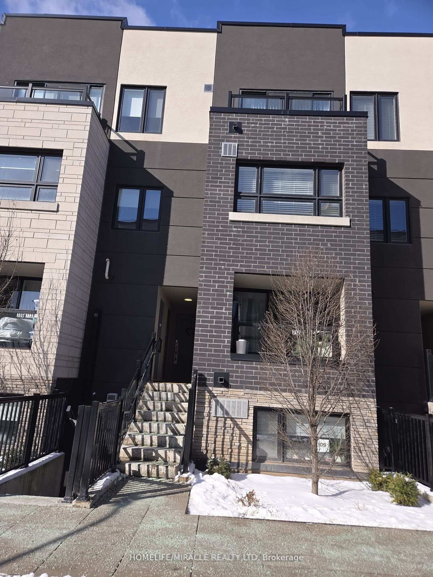 Front of Unit 307, 1139 Cooke Boulevard S