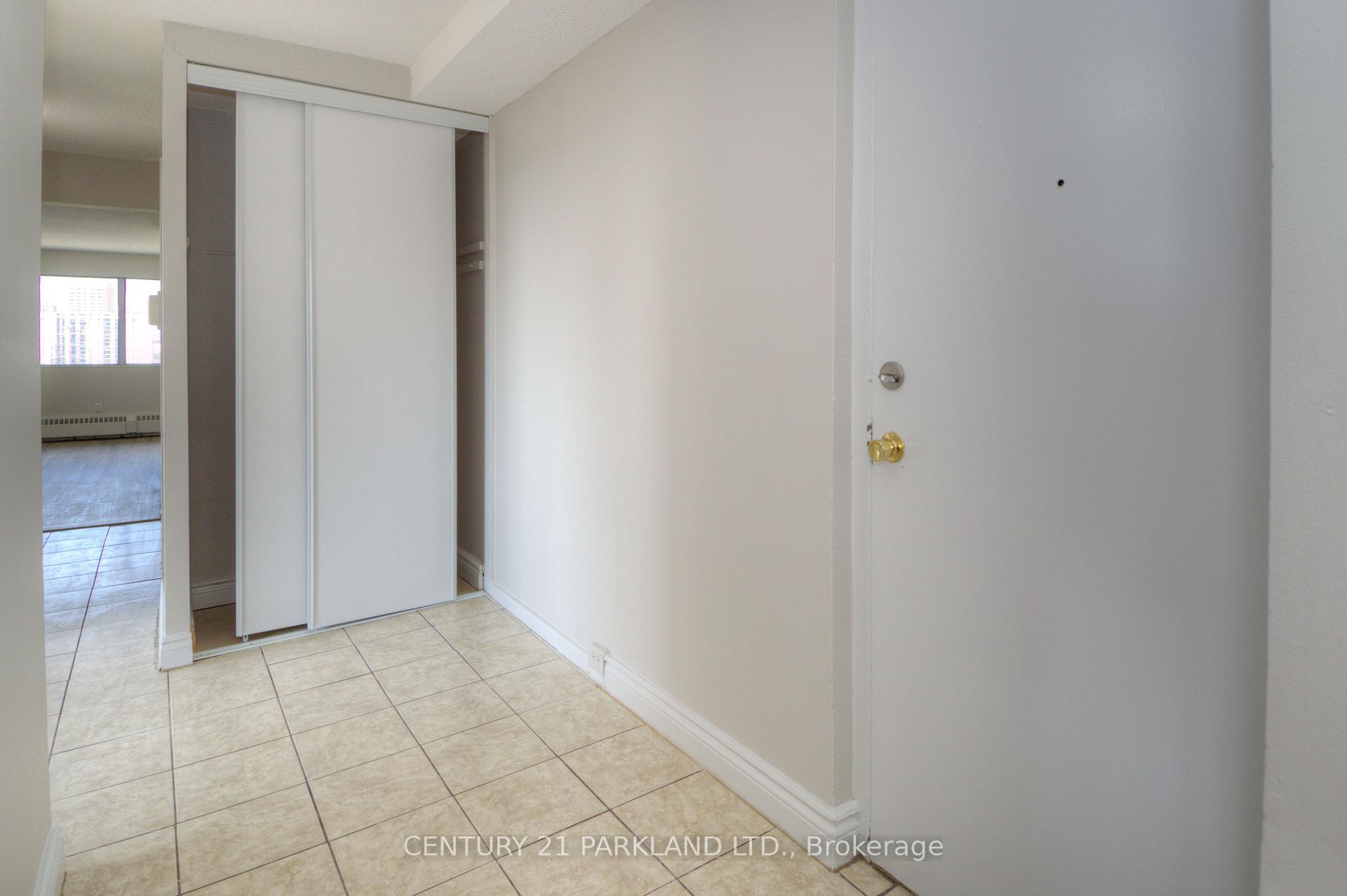 Photo 10 of Unit 1409, 10 Sunny Glenway, Toronto, Flemingdon Park — HOMEH