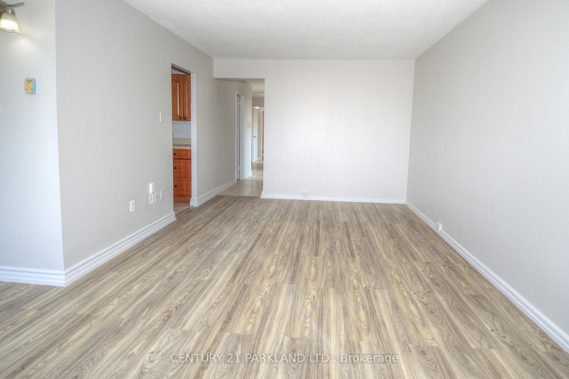 Photo 14 of Unit 1409, 10 Sunny Glenway, Toronto, Flemingdon Park — HOMEH