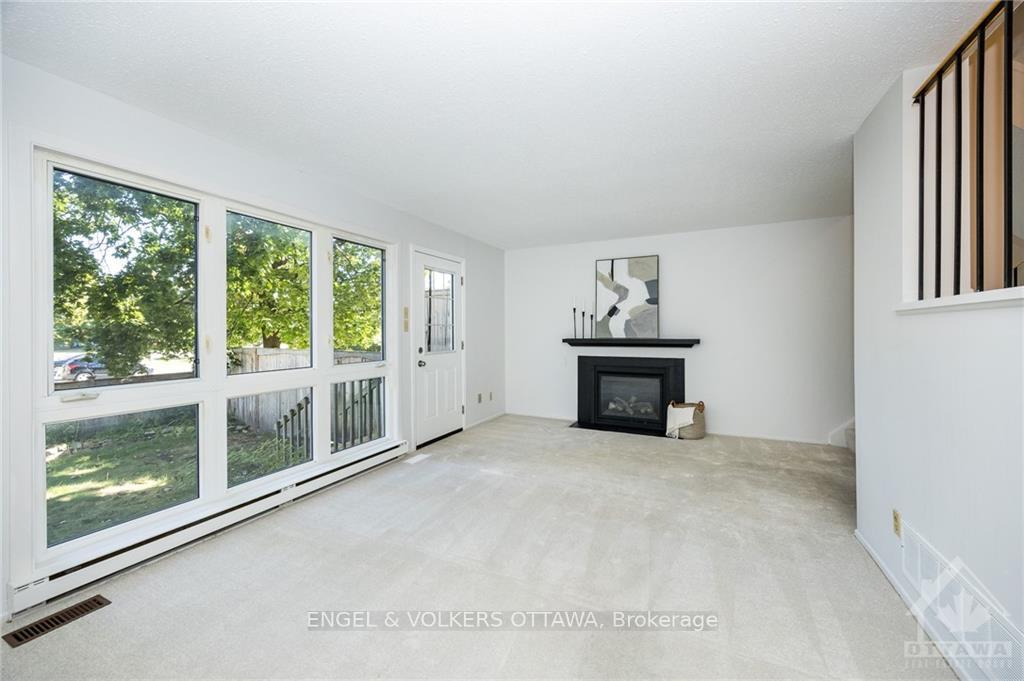 Photo 3 of 26 Peary Way, Ottawa, Kanata - Katimavik — HOMEH