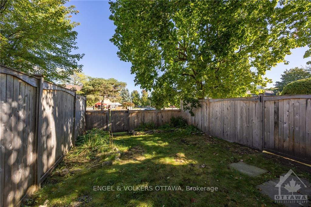 Photo 17 of 26 Peary Way, Ottawa, Kanata - Katimavik — HOMEH