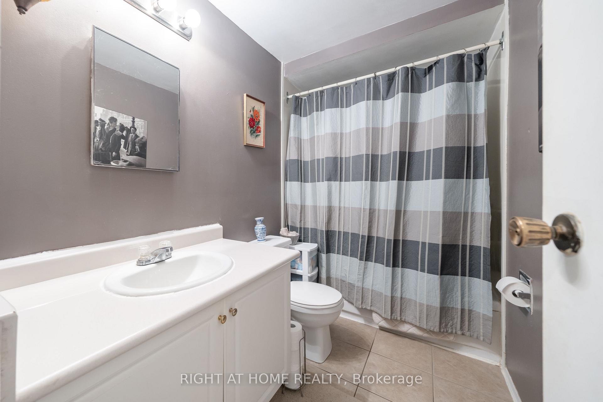 Photo 15 of 74 Burns Circle, Barrie, Letitia Heights — HOMEH