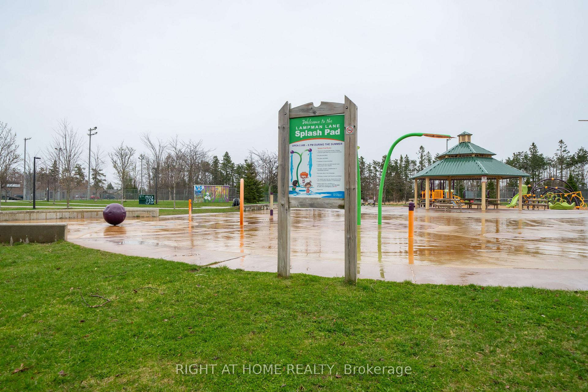 Photo 24 of 74 Burns Circle, Barrie, Letitia Heights — HOMEH