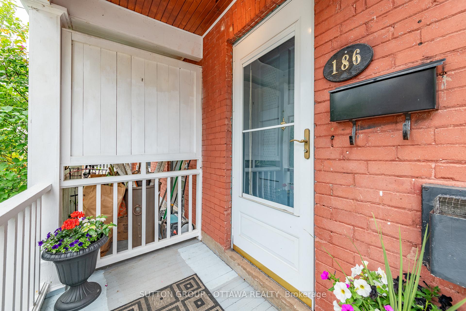 Photo 3 of 186 Mcgillivray Street, Ottawa, Ottawa East — HOMEH
