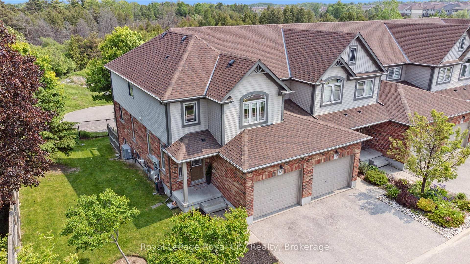 Photo 2 of Unit 17, 355 Macalister Boulevard, Guelph, Kortright East — HOMEH
