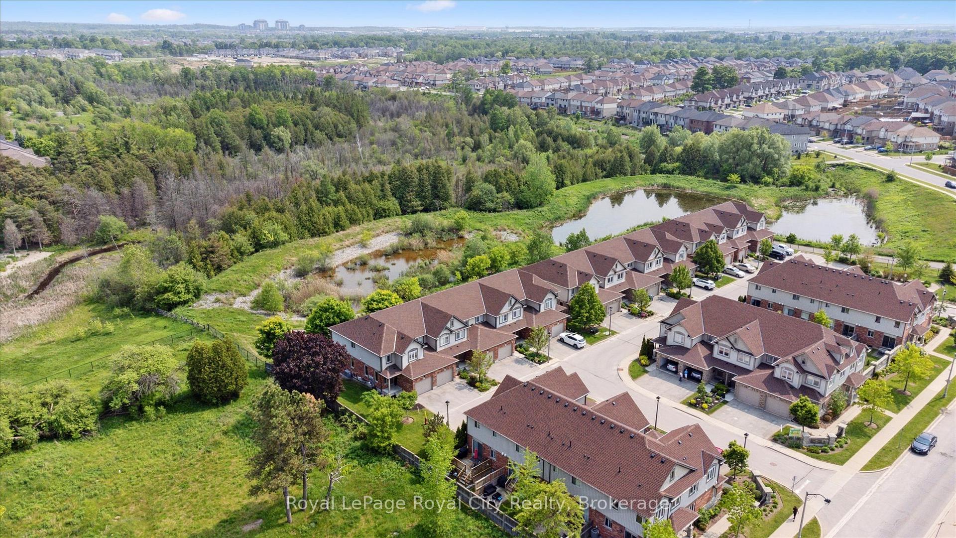 Photo 4 of Unit 17, 355 Macalister Boulevard, Guelph, Kortright East — HOMEH