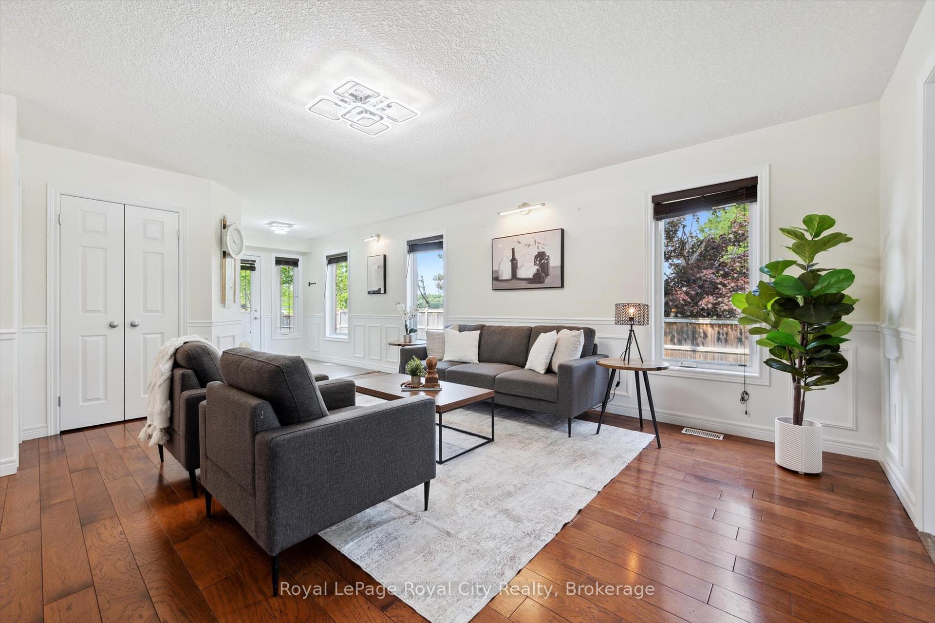 Photo 12 of Unit 17, 355 Macalister Boulevard, Guelph, Kortright East — HOMEH