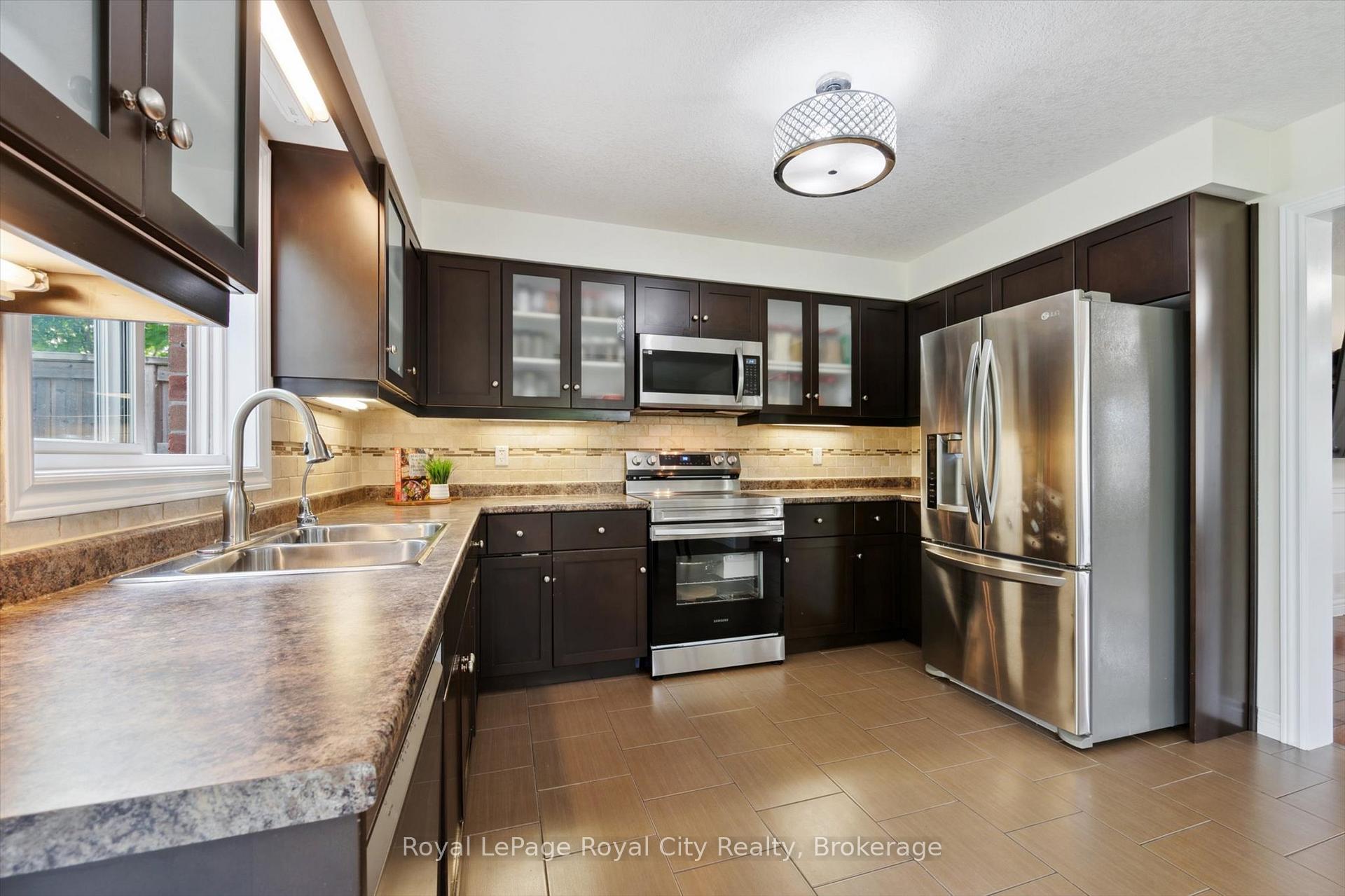 Photo 16 of Unit 17, 355 Macalister Boulevard, Guelph, Kortright East — HOMEH