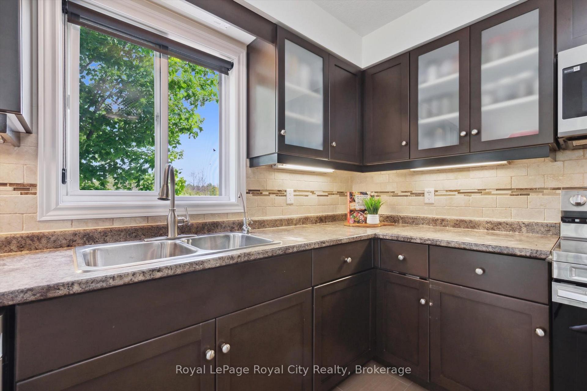 Photo 18 of Unit 17, 355 Macalister Boulevard, Guelph, Kortright East — HOMEH