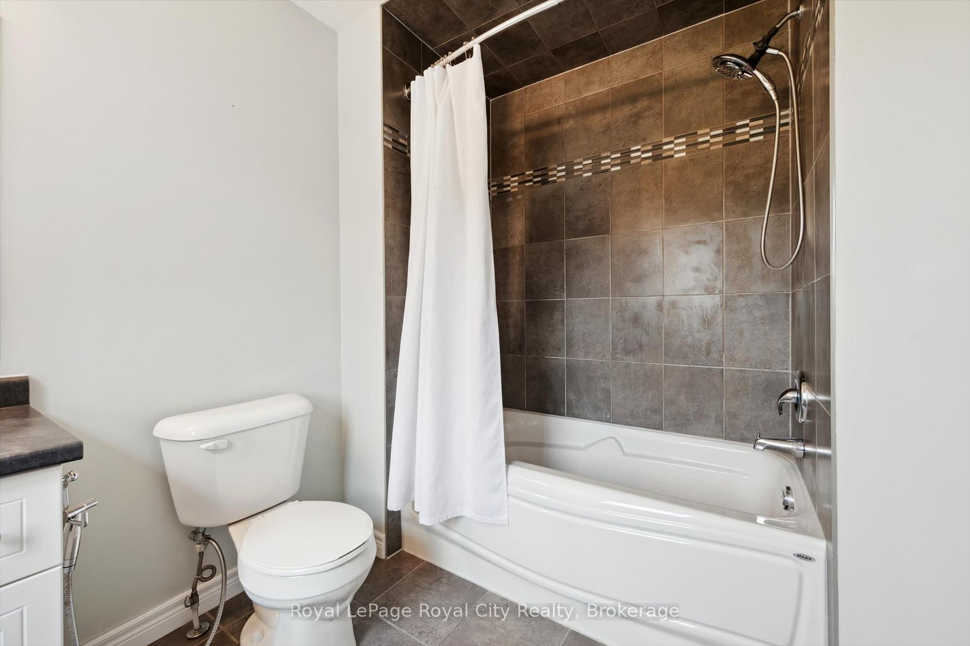 Photo 27 of Unit 17, 355 Macalister Boulevard, Guelph, Kortright East — HOMEH