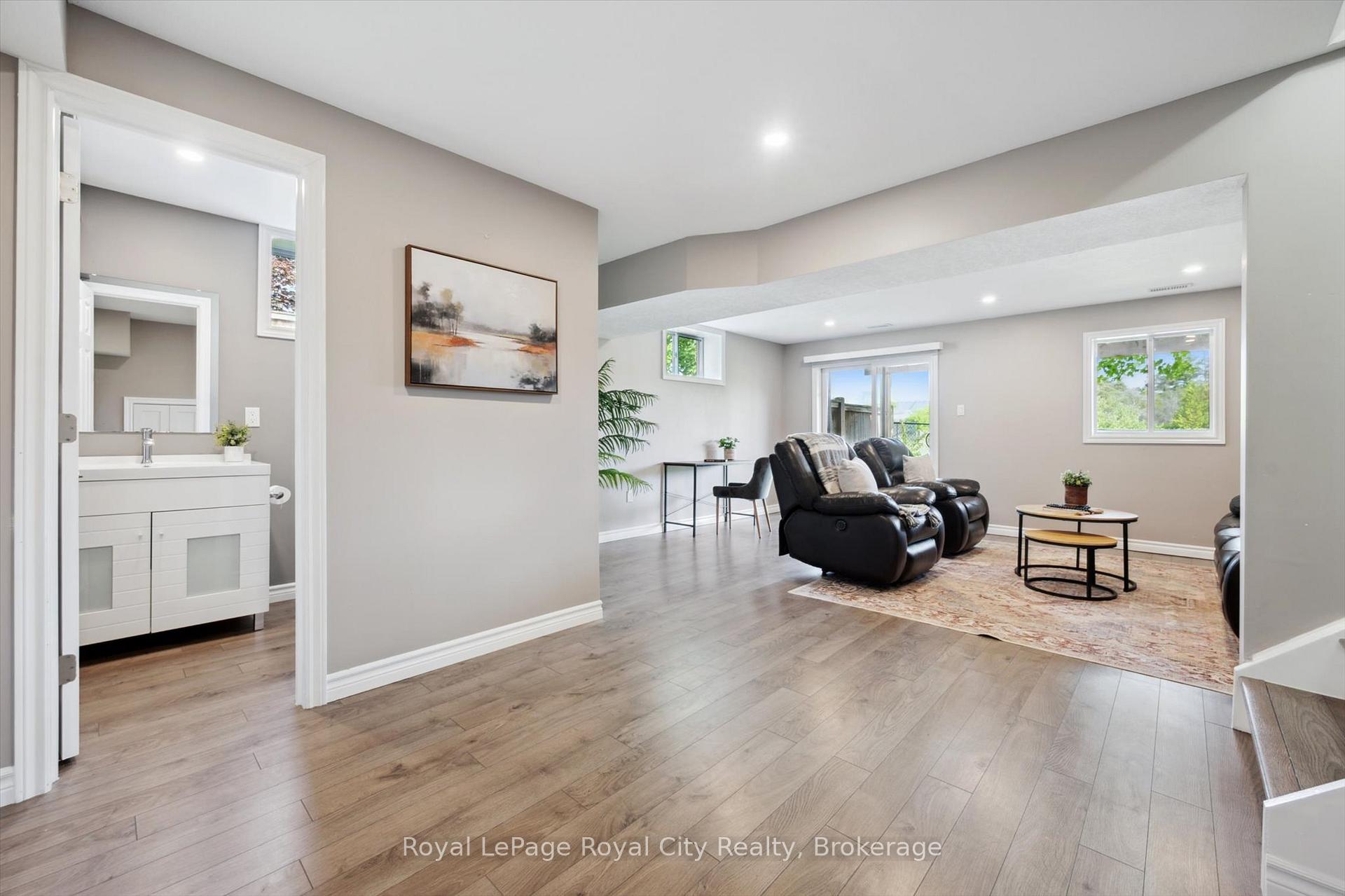 Photo 32 of Unit 17, 355 Macalister Boulevard, Guelph, Kortright East — HOMEH
