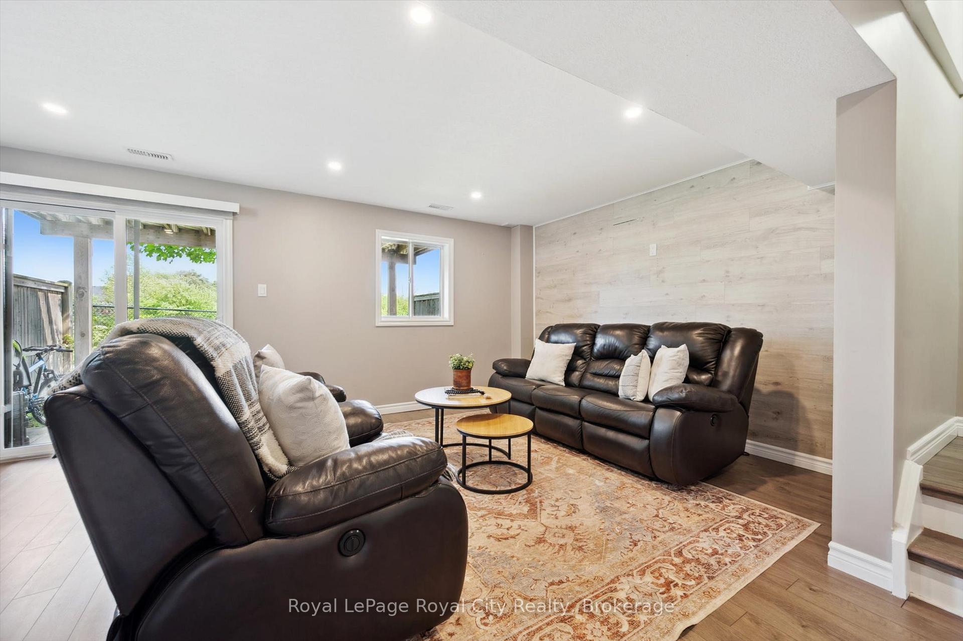 Photo 33 of Unit 17, 355 Macalister Boulevard, Guelph, Kortright East — HOMEH