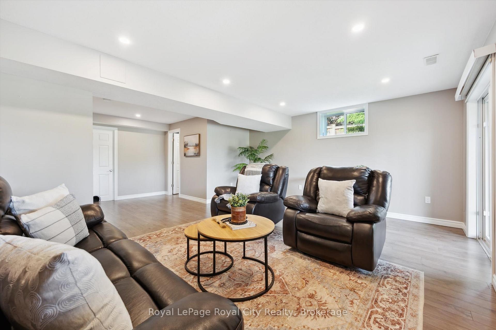Photo 34 of Unit 17, 355 Macalister Boulevard, Guelph, Kortright East — HOMEH