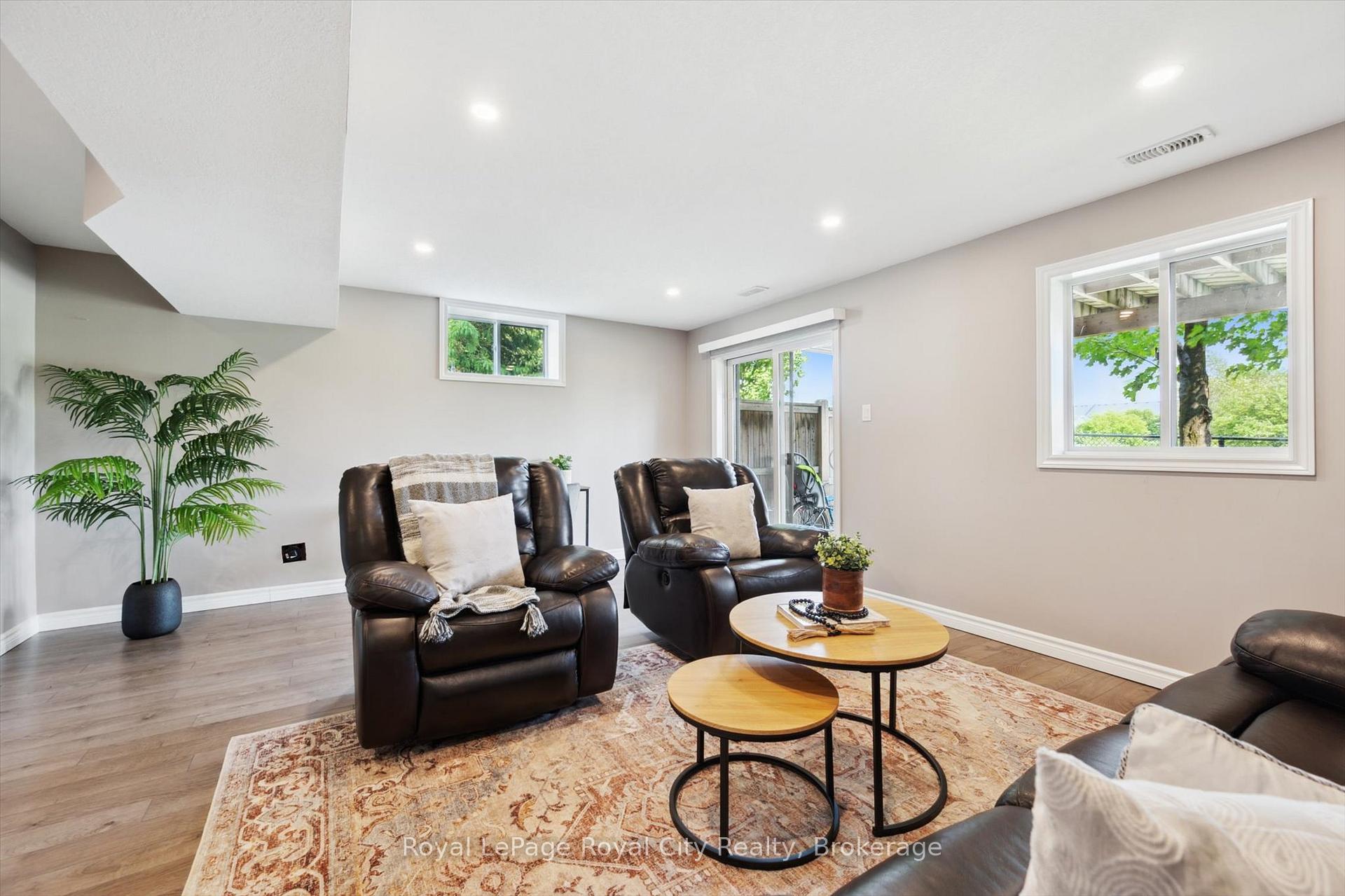 Photo 35 of Unit 17, 355 Macalister Boulevard, Guelph, Kortright East — HOMEH