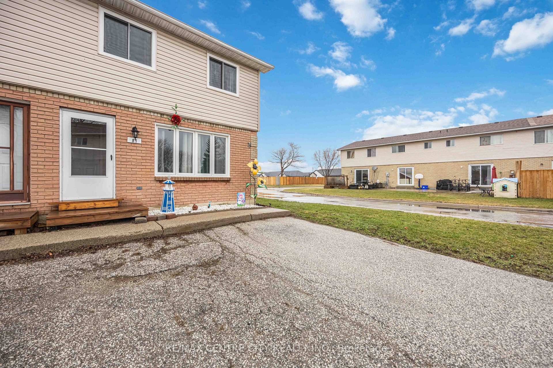 Photo 3 of Unit 81, 348 Cameron Street, St. Clair — HOMEH