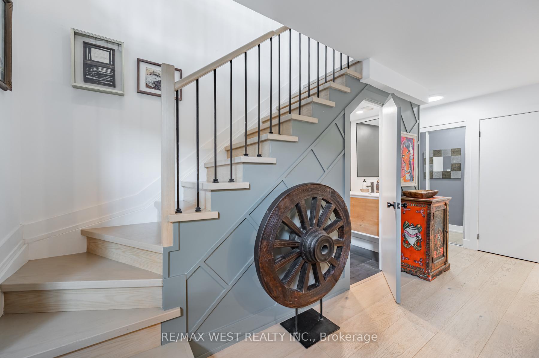 Photo 4 of Unit 430, 139 Merton Street, Toronto, Mount Pleasant West — HOMEH