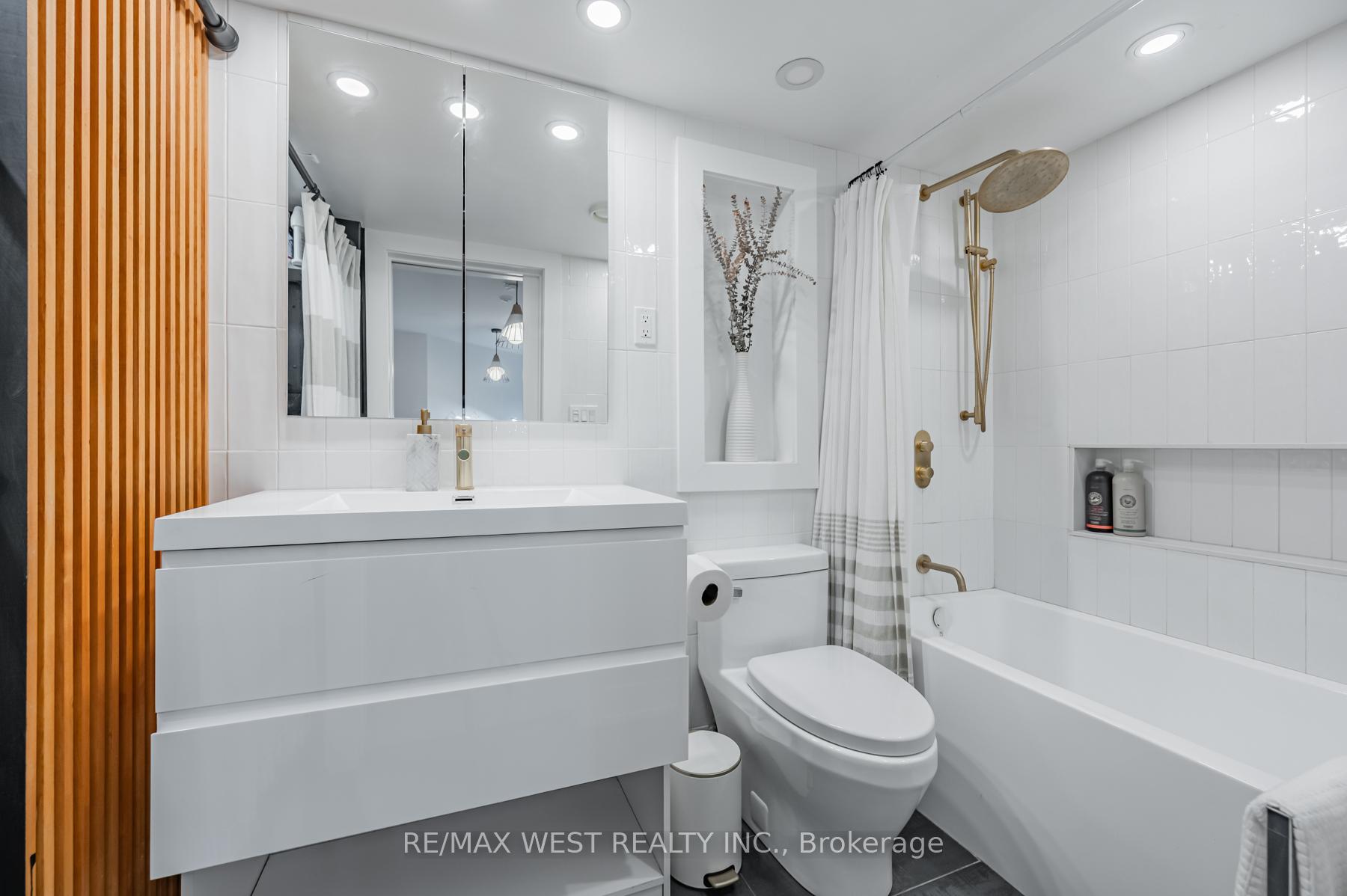 Photo 9 of Unit 430, 139 Merton Street, Toronto, Mount Pleasant West — HOMEH