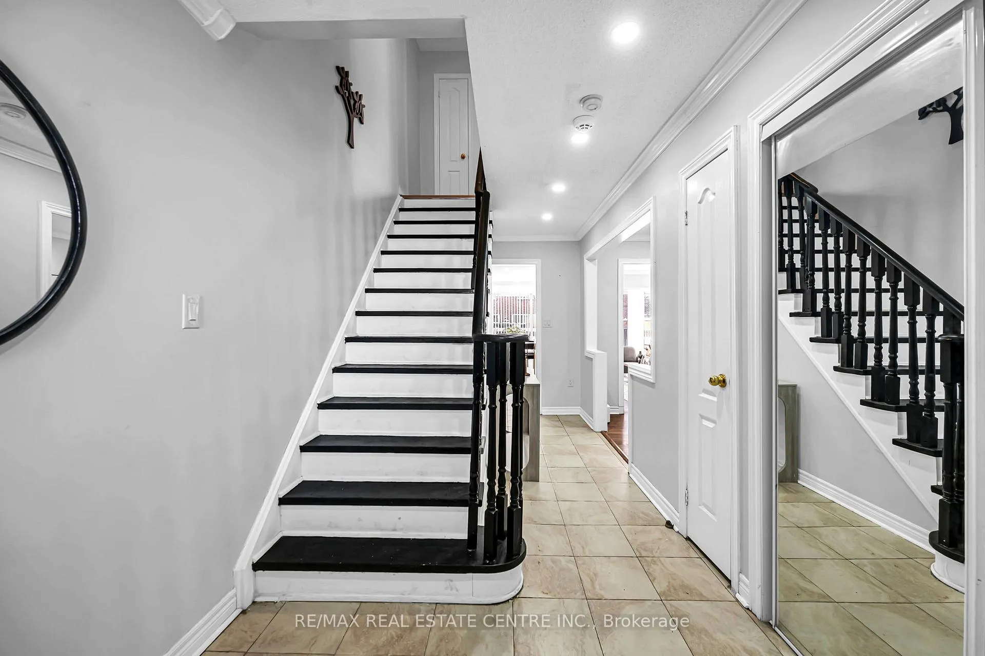 Photo 3 of 47 Brickyard Way N, Brampton, Brampton North — HOMEH