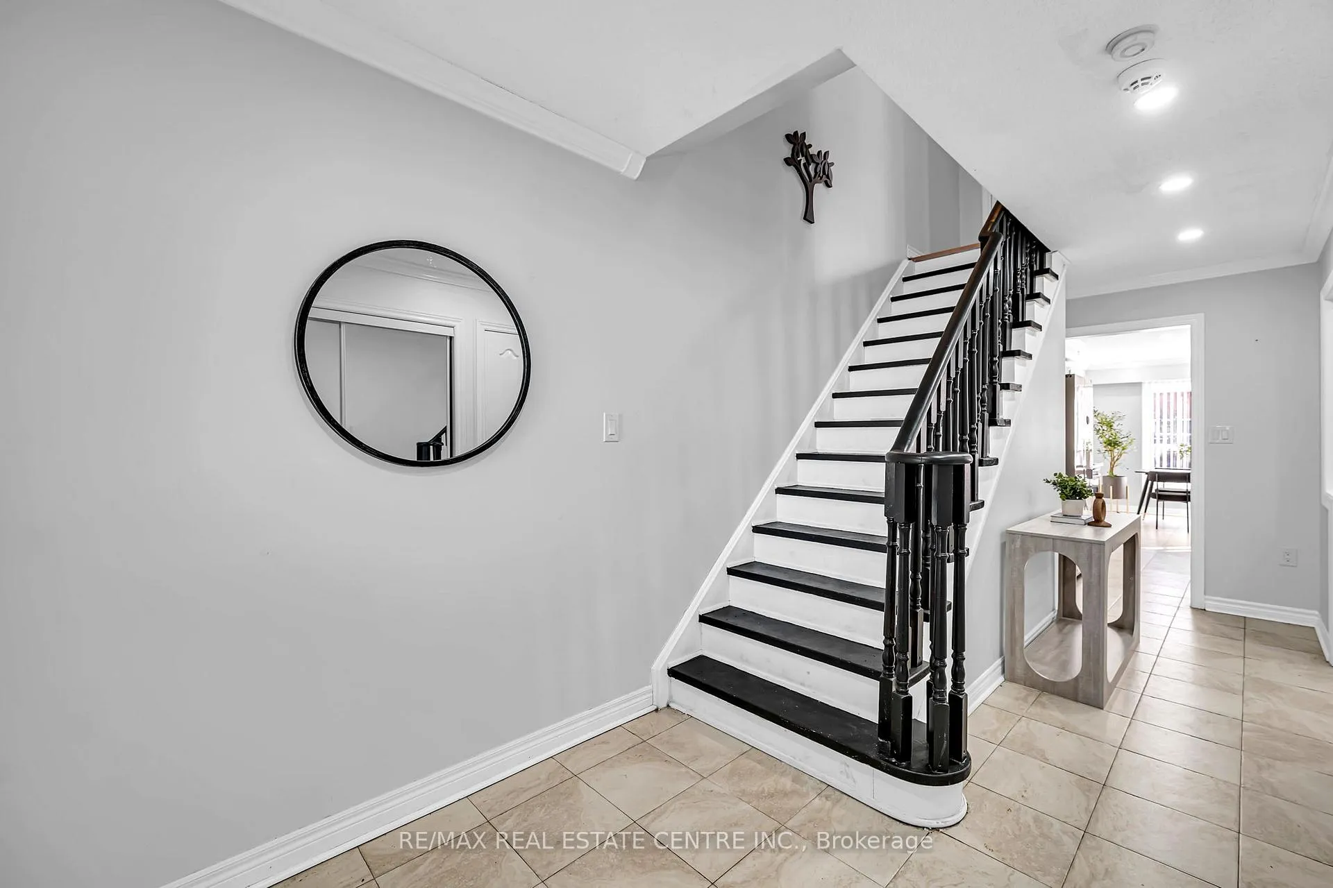 Photo 12 of 47 Brickyard Way N, Brampton, Brampton North — HOMEH