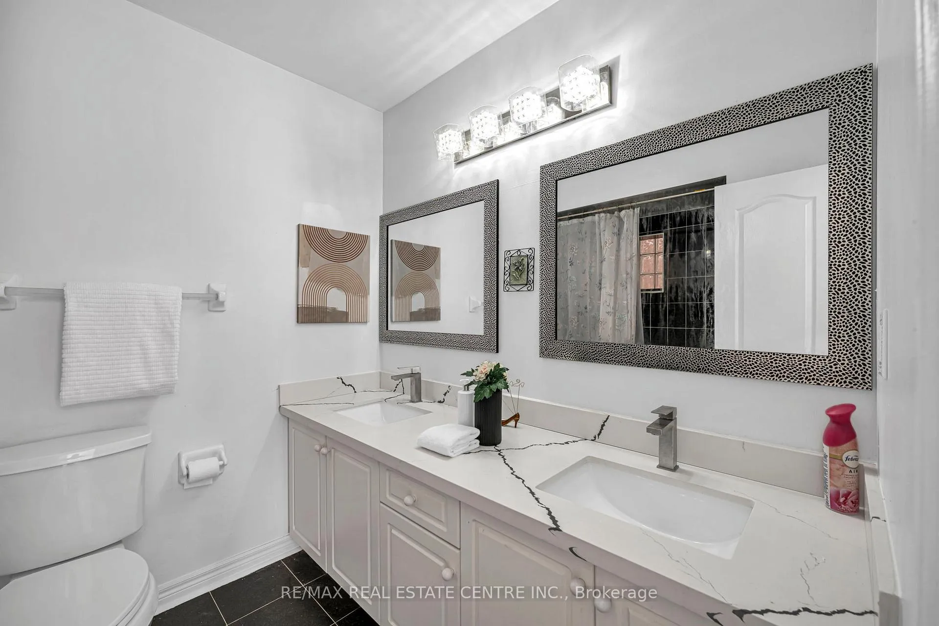 Photo 15 of 47 Brickyard Way N, Brampton, Brampton North — HOMEH