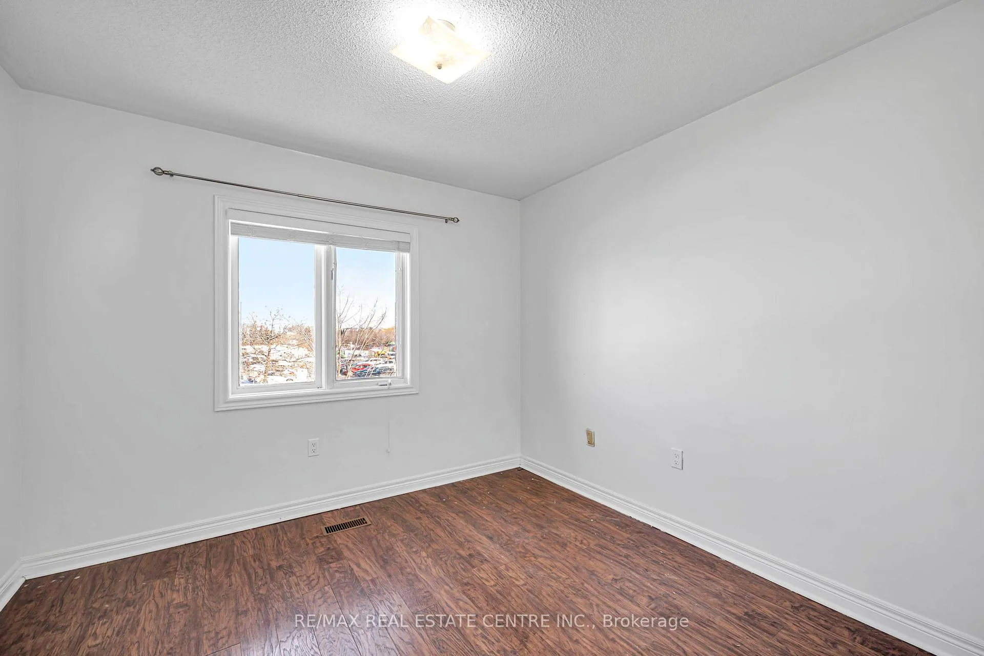 Photo 16 of 47 Brickyard Way N, Brampton, Brampton North — HOMEH