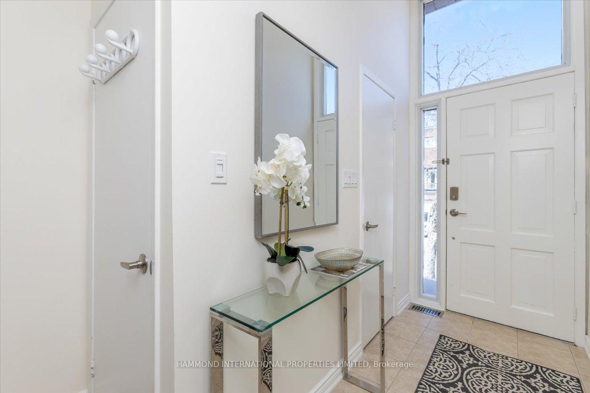 Photo 2 of 35 Stately Way, Markham, Royal Orchard — HOMEH