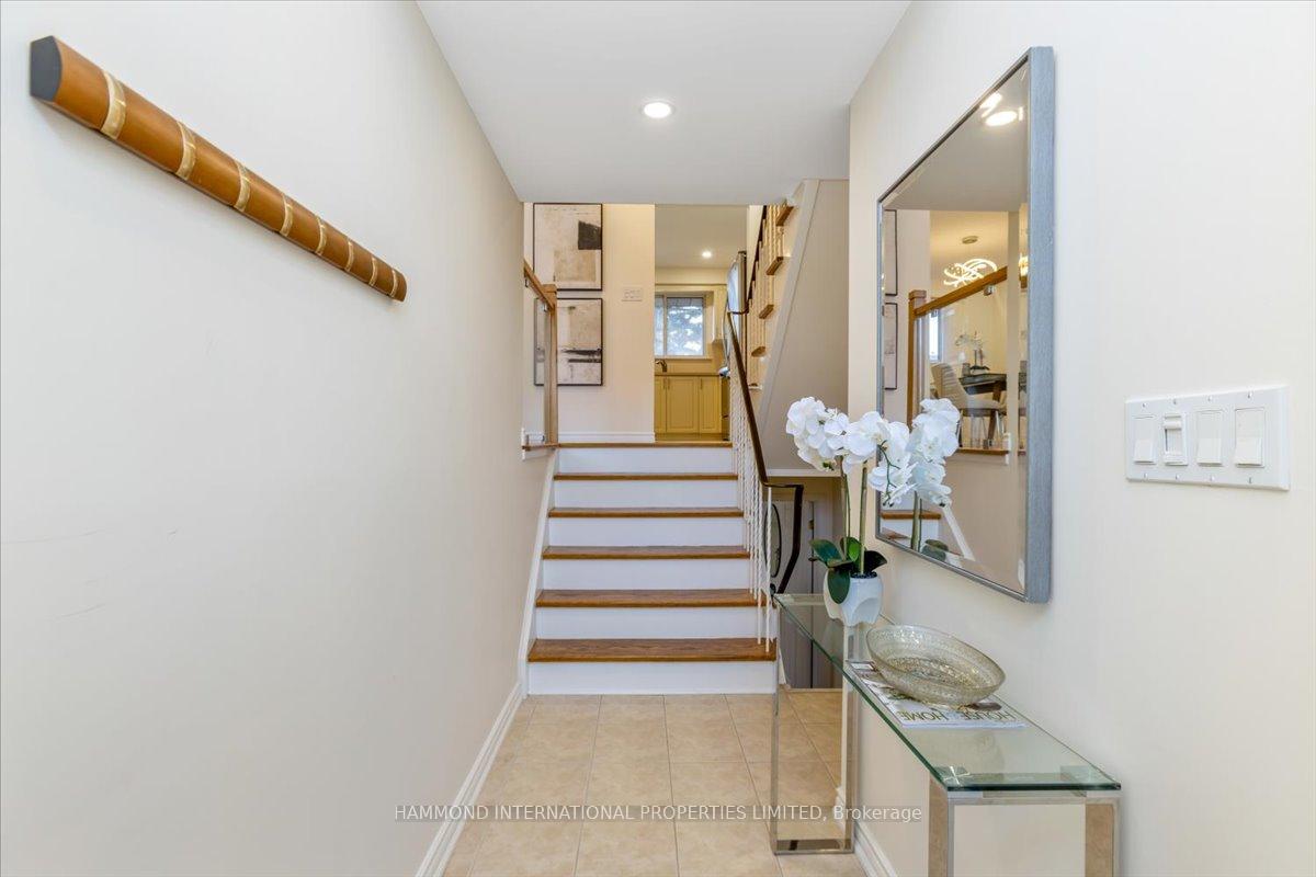 Photo 3 of 35 Stately Way, Markham, Royal Orchard — HOMEH