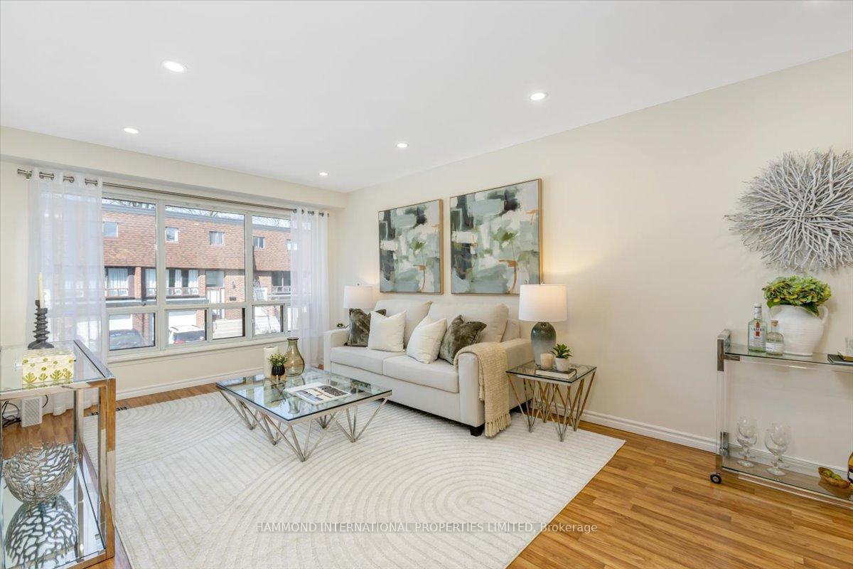 Photo 6 of 35 Stately Way, Markham, Royal Orchard — HOMEH