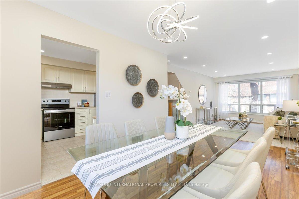Photo 9 of 35 Stately Way, Markham, Royal Orchard — HOMEH