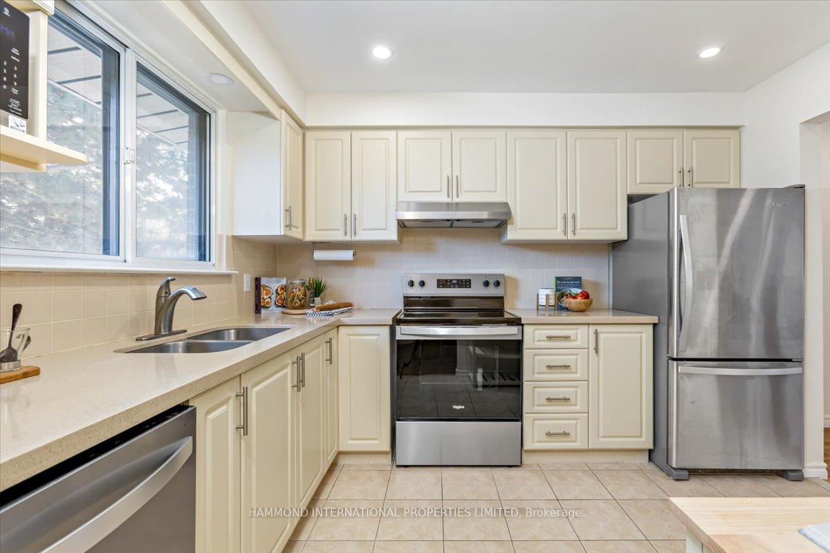 Photo 11 of 35 Stately Way, Markham, Royal Orchard — HOMEH