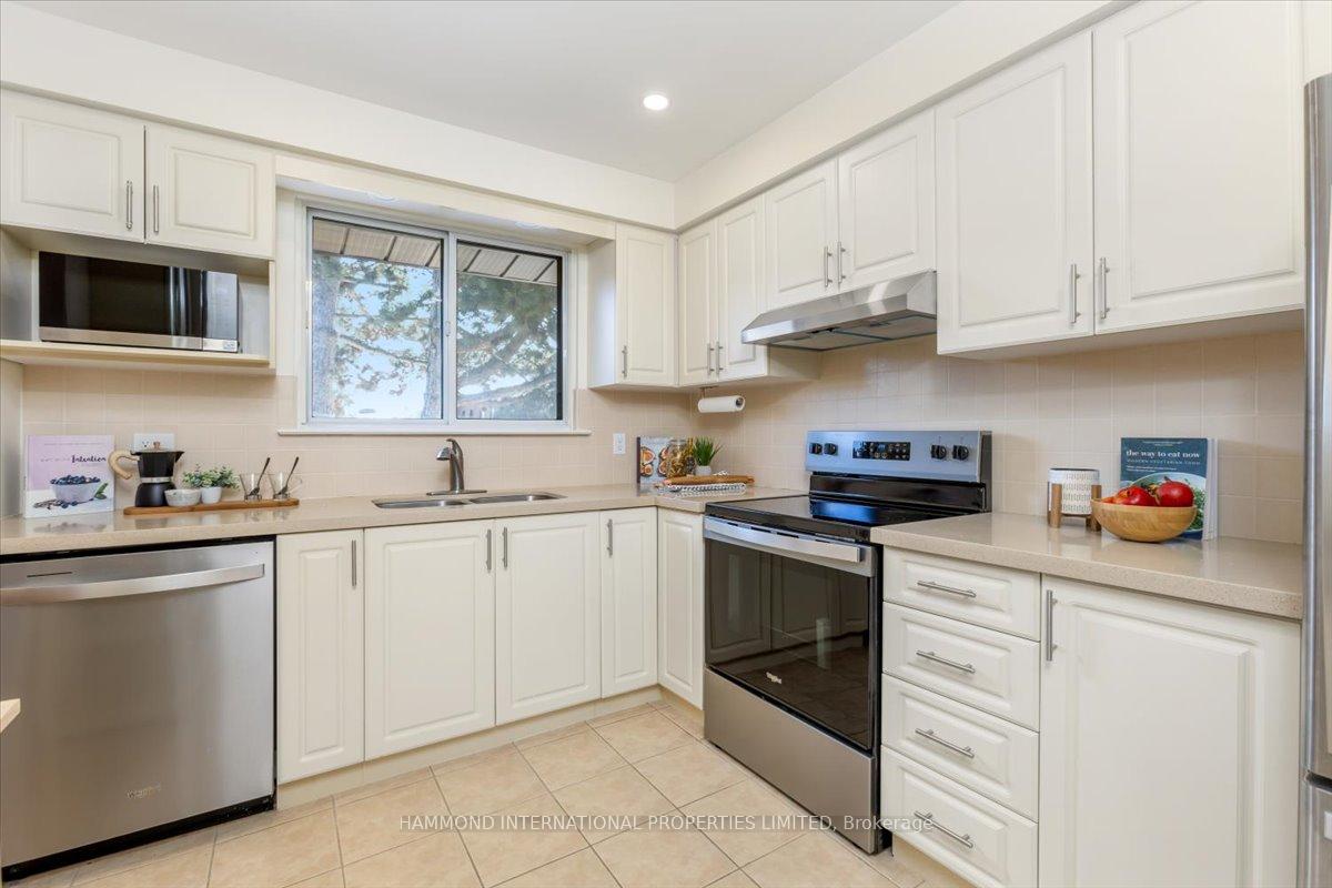 Photo 12 of 35 Stately Way, Markham, Royal Orchard — HOMEH