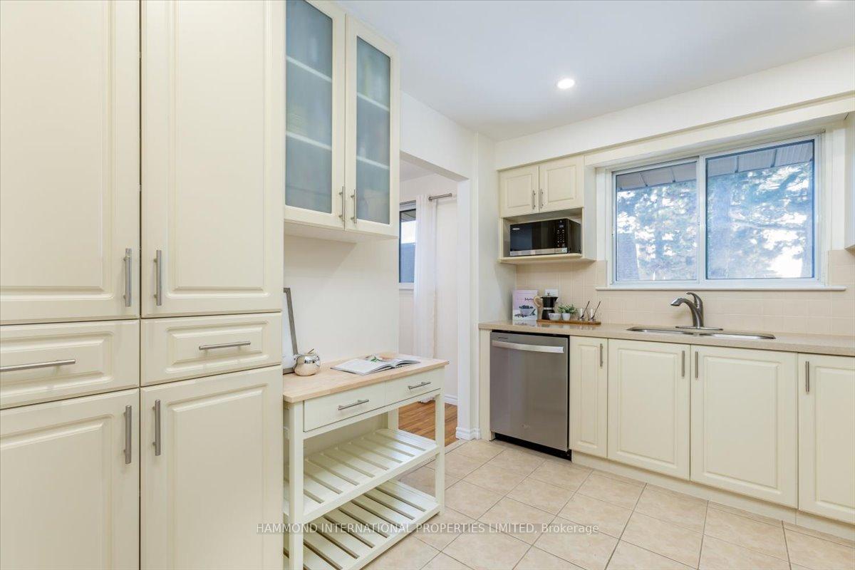 Photo 13 of 35 Stately Way, Markham, Royal Orchard — HOMEH