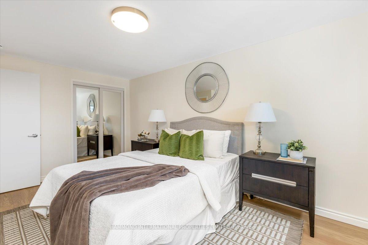 Photo 17 of 35 Stately Way, Markham, Royal Orchard — HOMEH