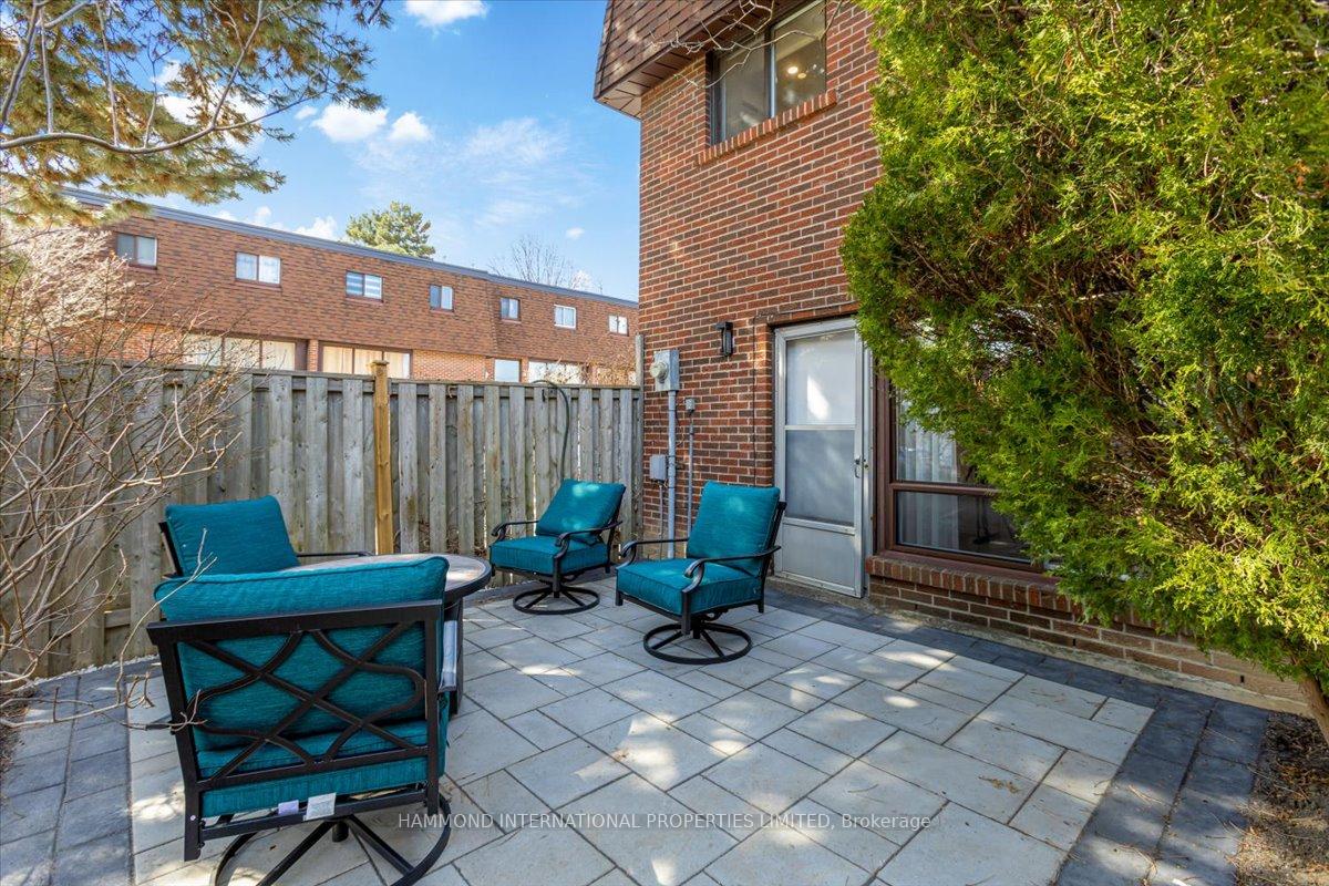Photo 23 of 35 Stately Way, Markham, Royal Orchard — HOMEH