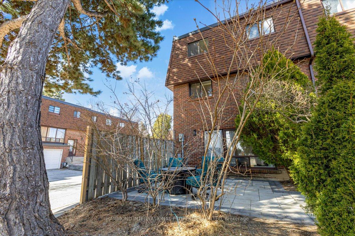 Photo 24 of 35 Stately Way, Markham, Royal Orchard — HOMEH