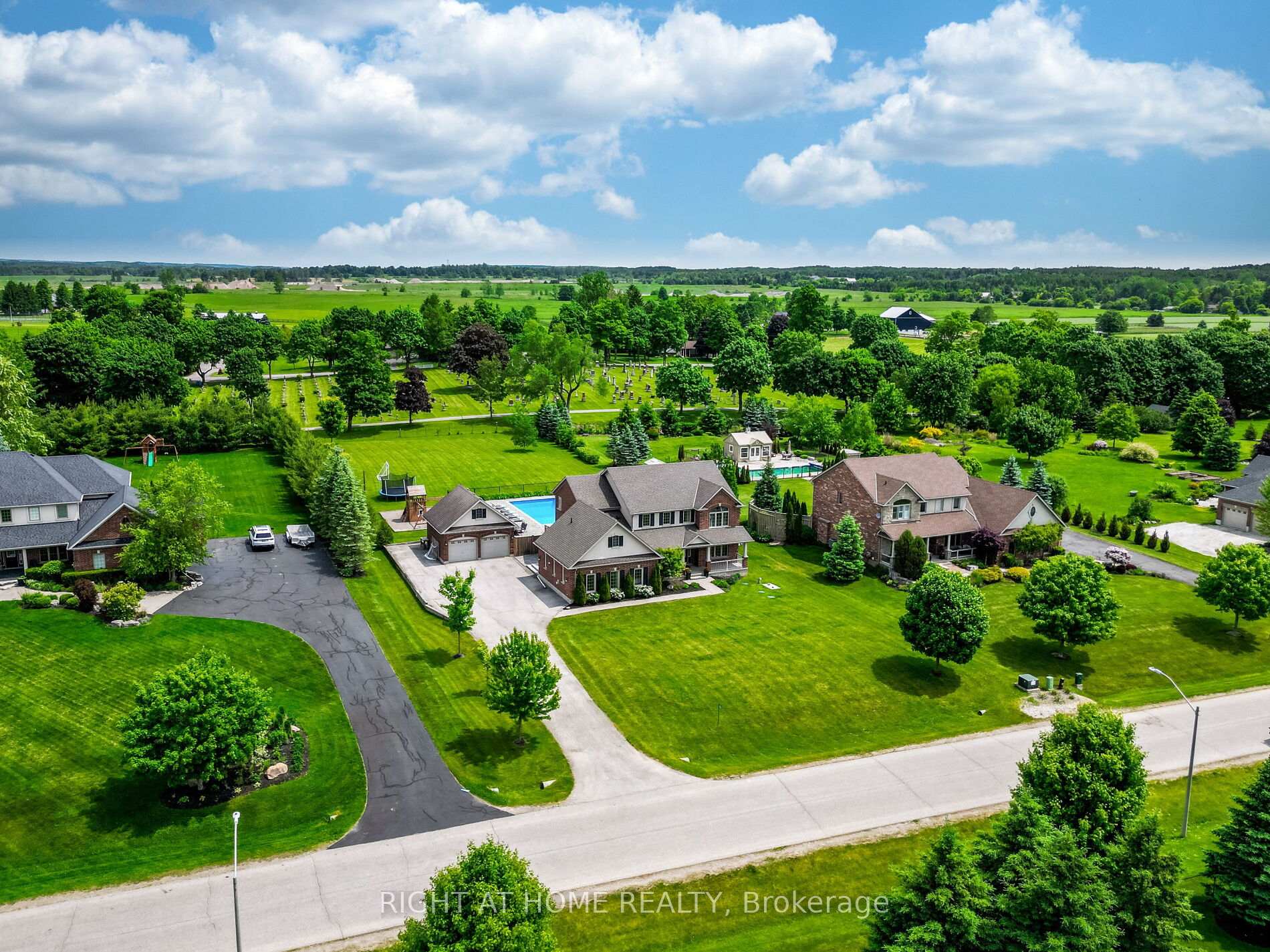 Photo 2 of 27 Armstrong Street, Erin — HOMEH