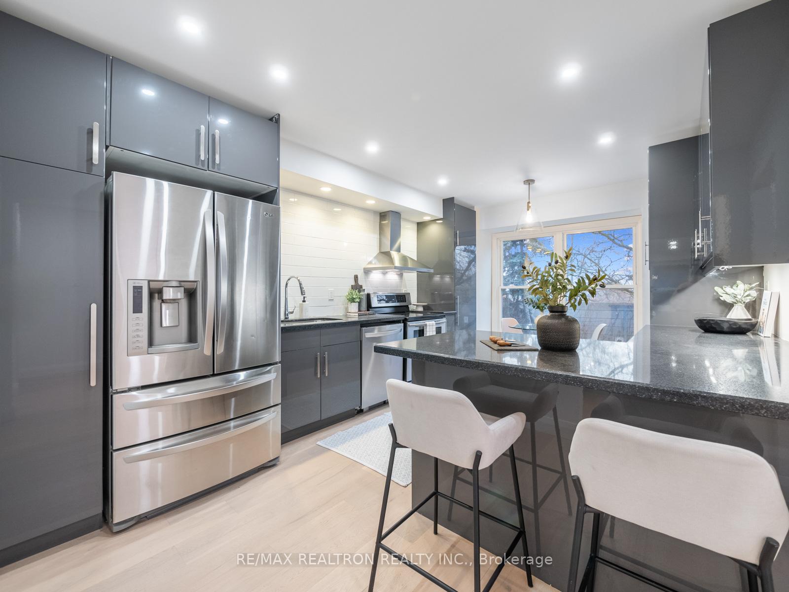 Photo 4 of Unit 43, 314 Simonston Boulevard W, Markham, German Mills — HOMEH