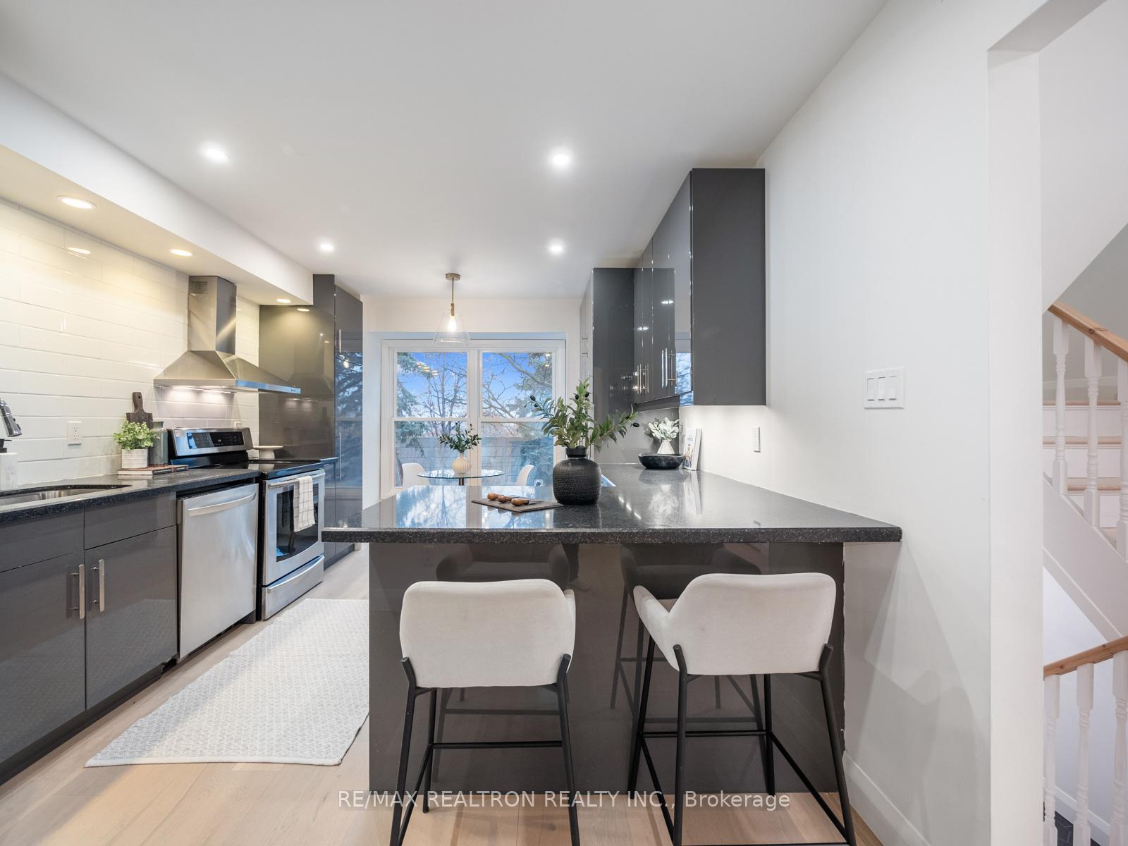 Photo 5 of Unit 43, 314 Simonston Boulevard W, Markham, German Mills — HOMEH